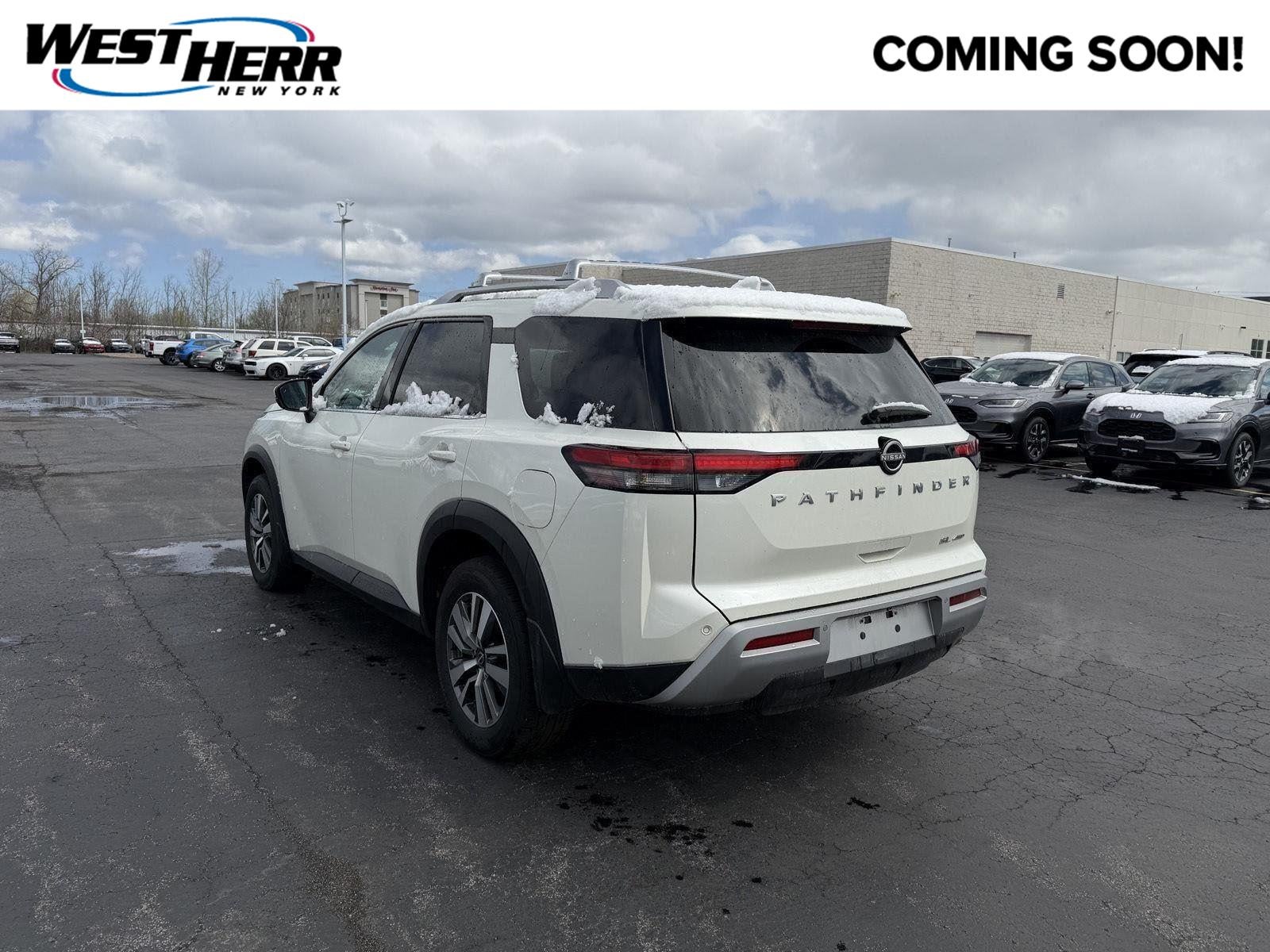 2022 Nissan Pathfinder SL