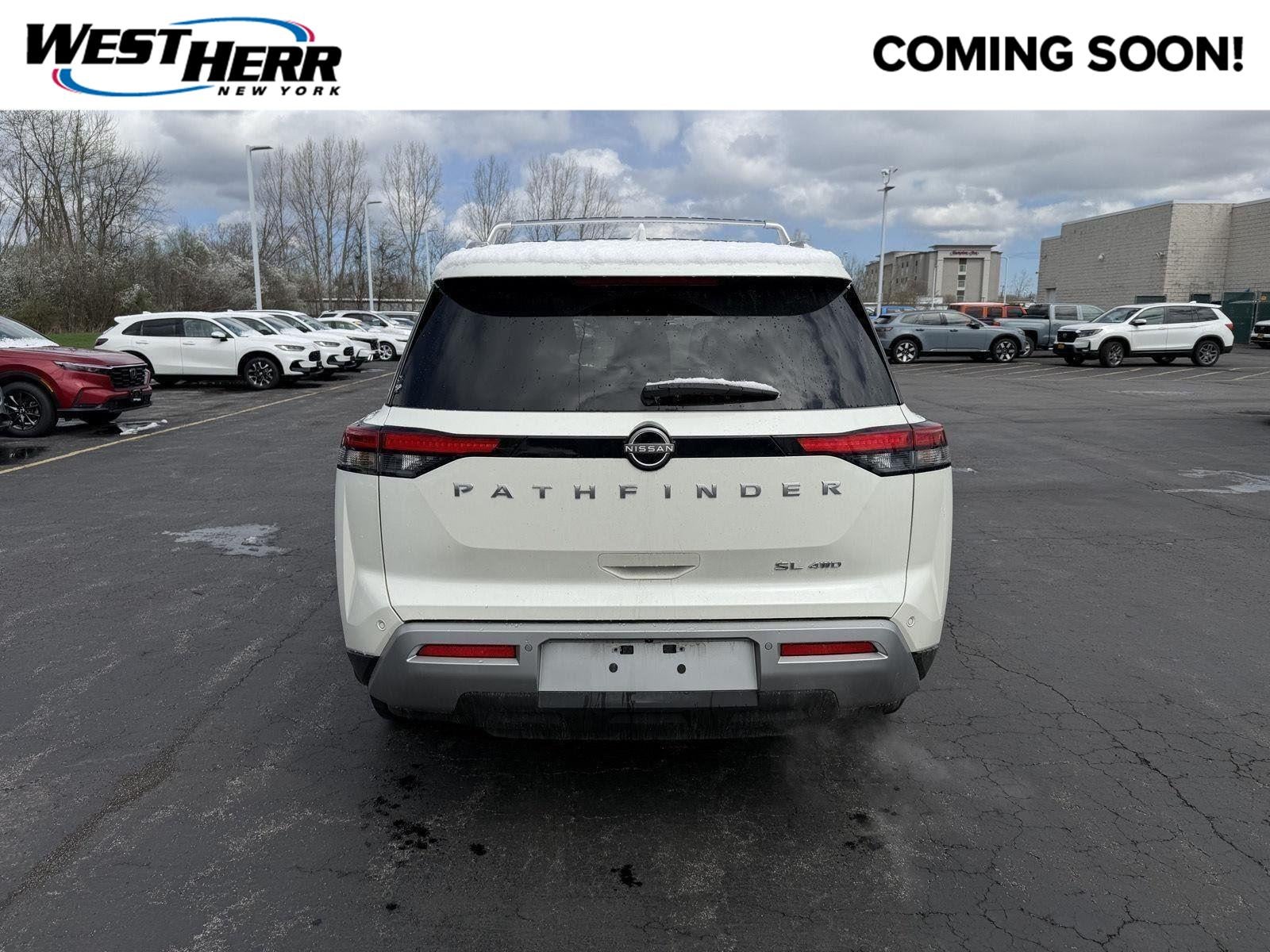 2022 Nissan Pathfinder SL
