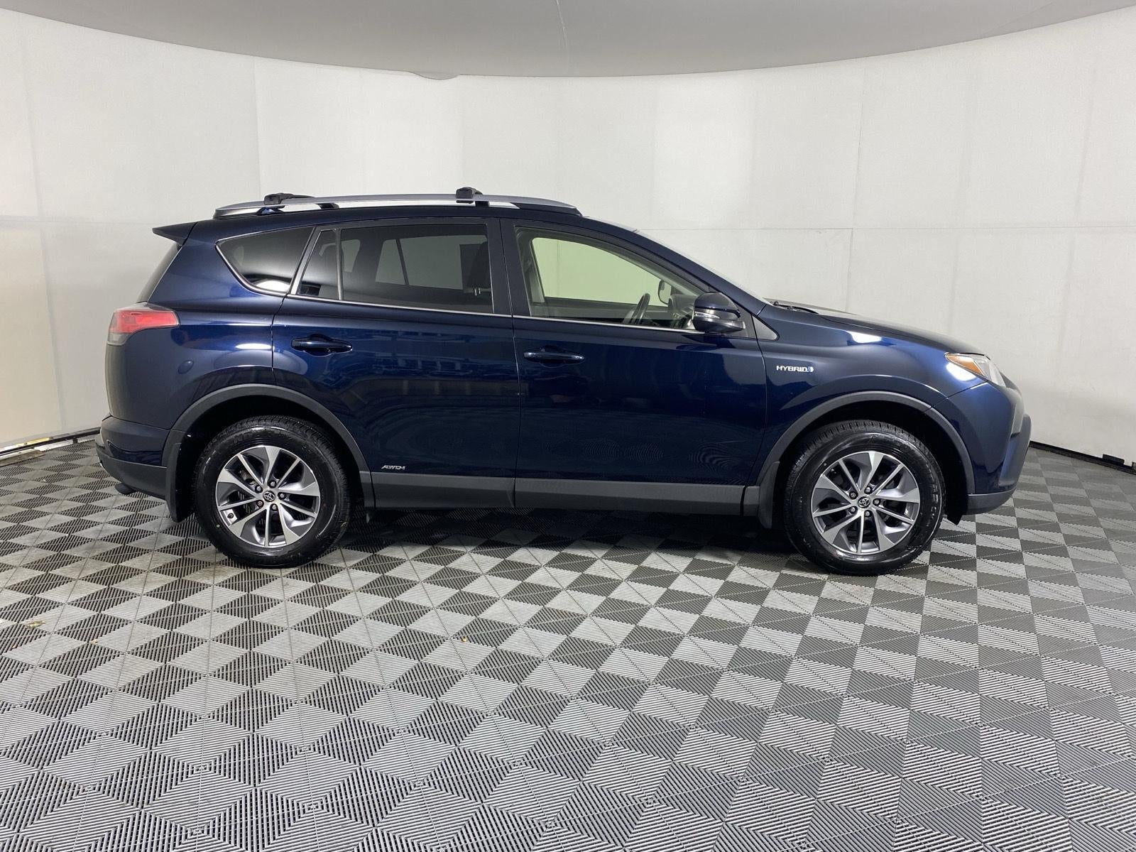2017 Toyota RAV4 Hybrid XLE