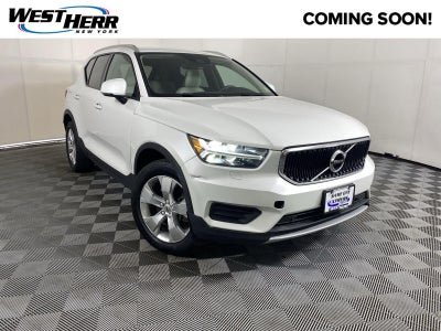 2022 Volvo XC40 Momentum