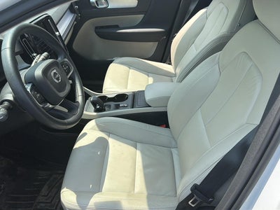 2022 Volvo XC40 Momentum