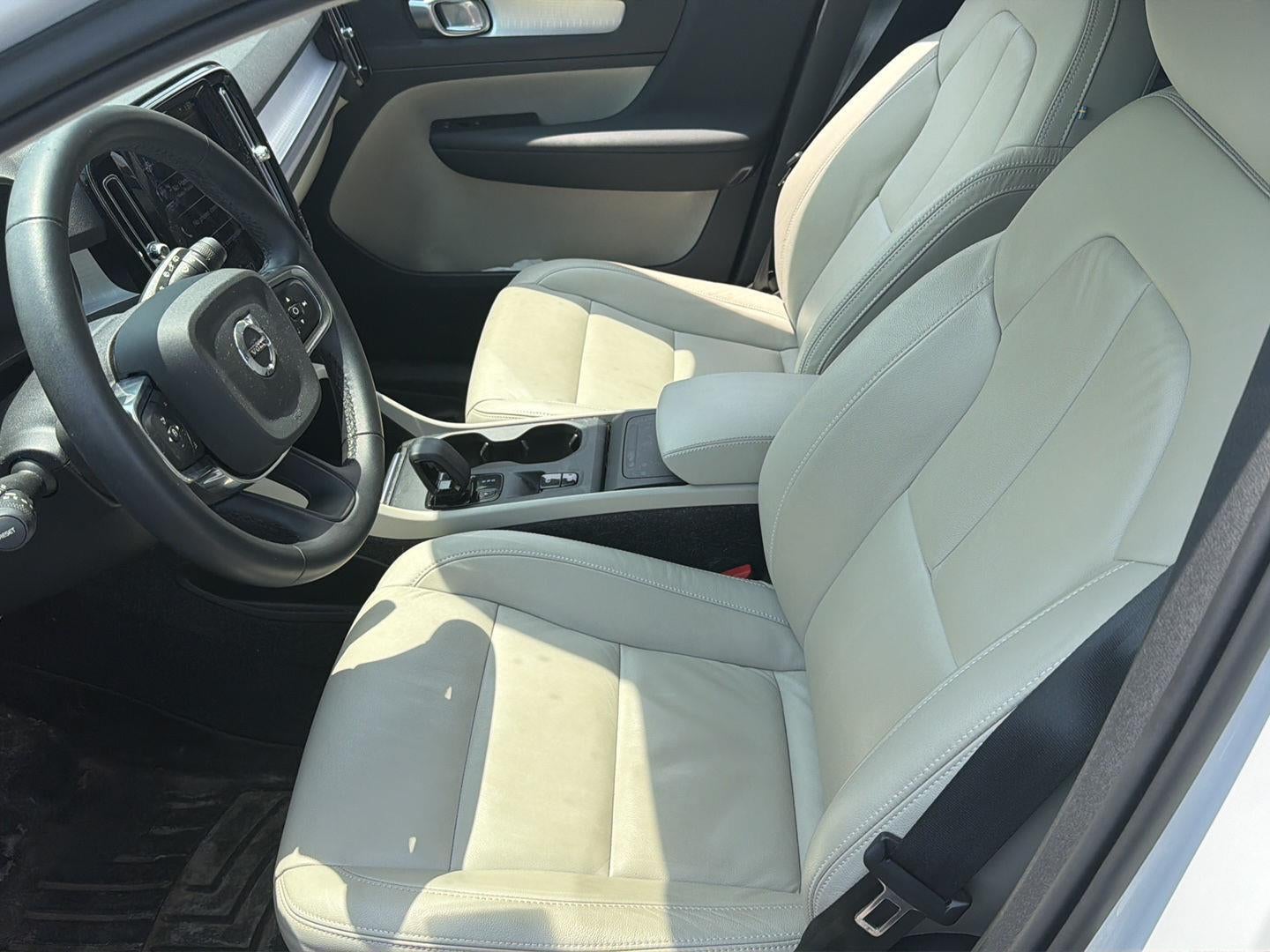 2022 Volvo XC40 Momentum