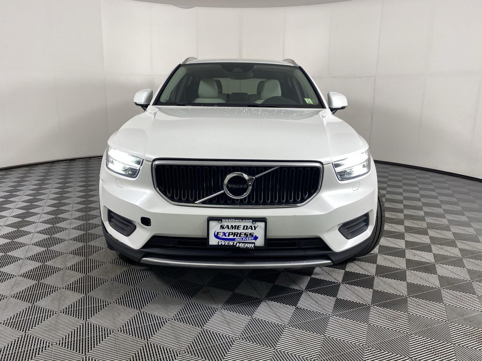 2022 Volvo XC40 Momentum