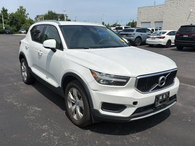 2022 Volvo XC40 Momentum