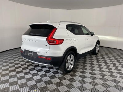 2022 Volvo XC40 Momentum