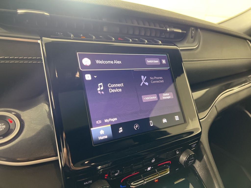 2022 Jeep Grand Cherokee L Altitude 4WD