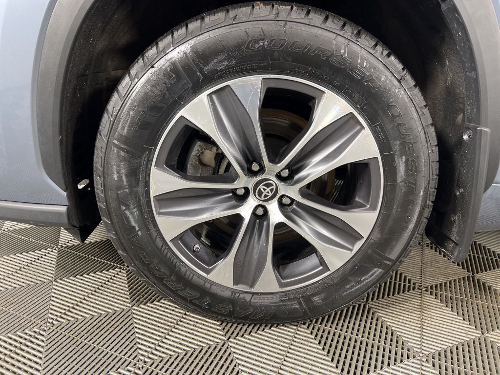 2024 Toyota Highlander LE