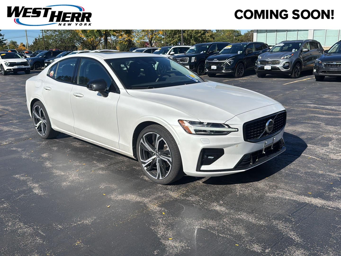 2024 Volvo S60 Plus Dark Theme