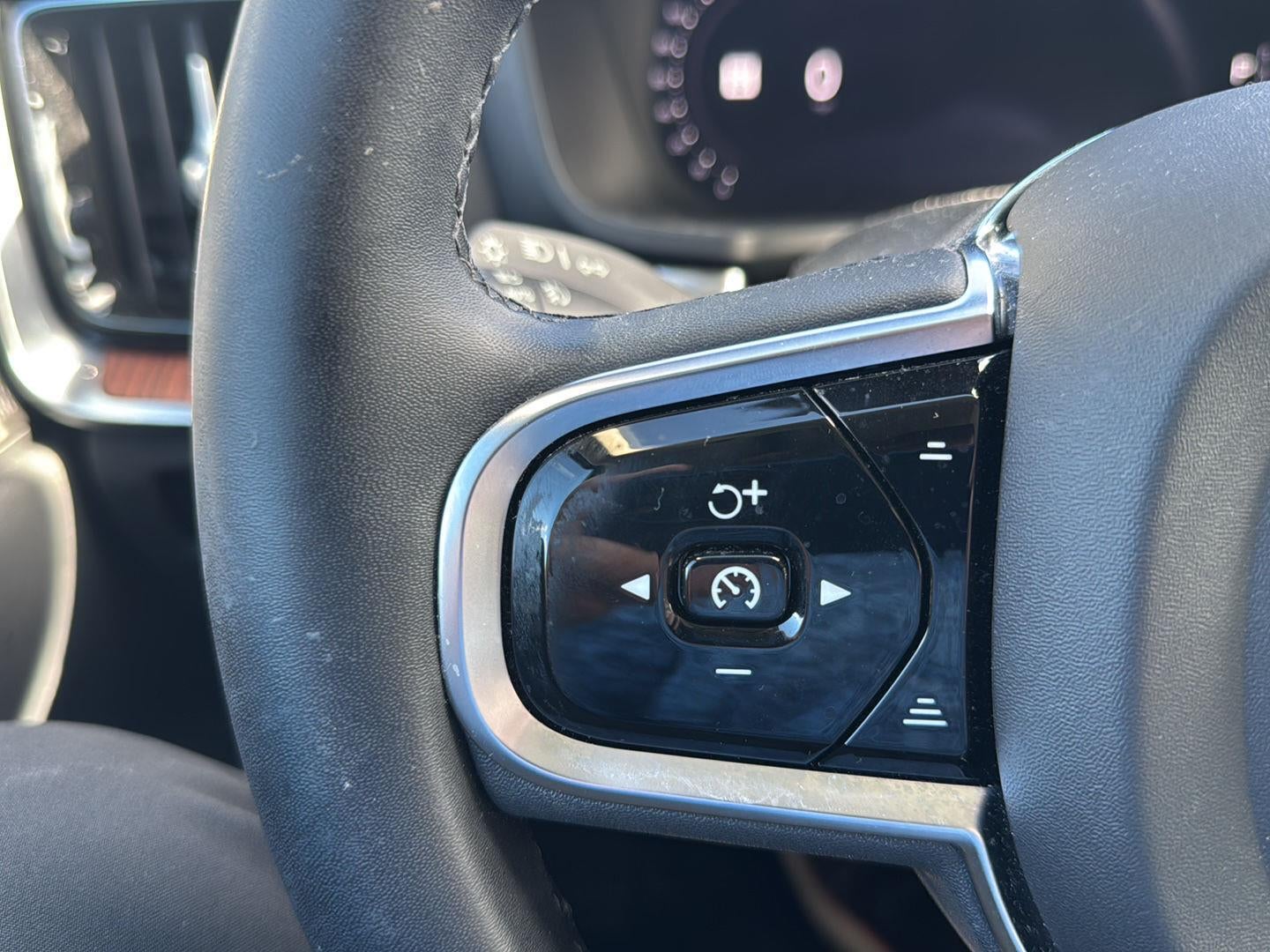 2024 Volvo S60 Plus Dark Theme