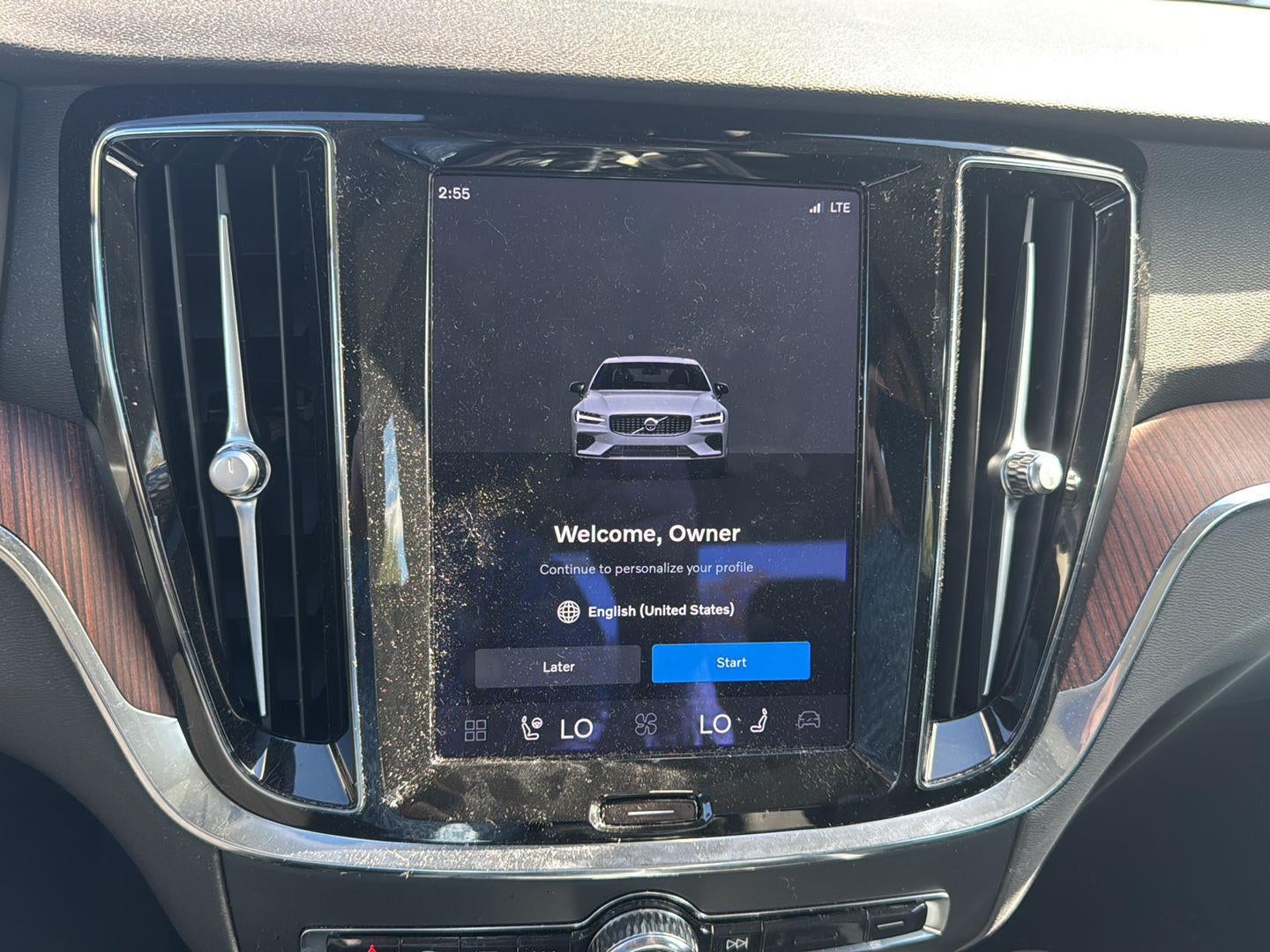 2024 Volvo S60 Plus Dark Theme