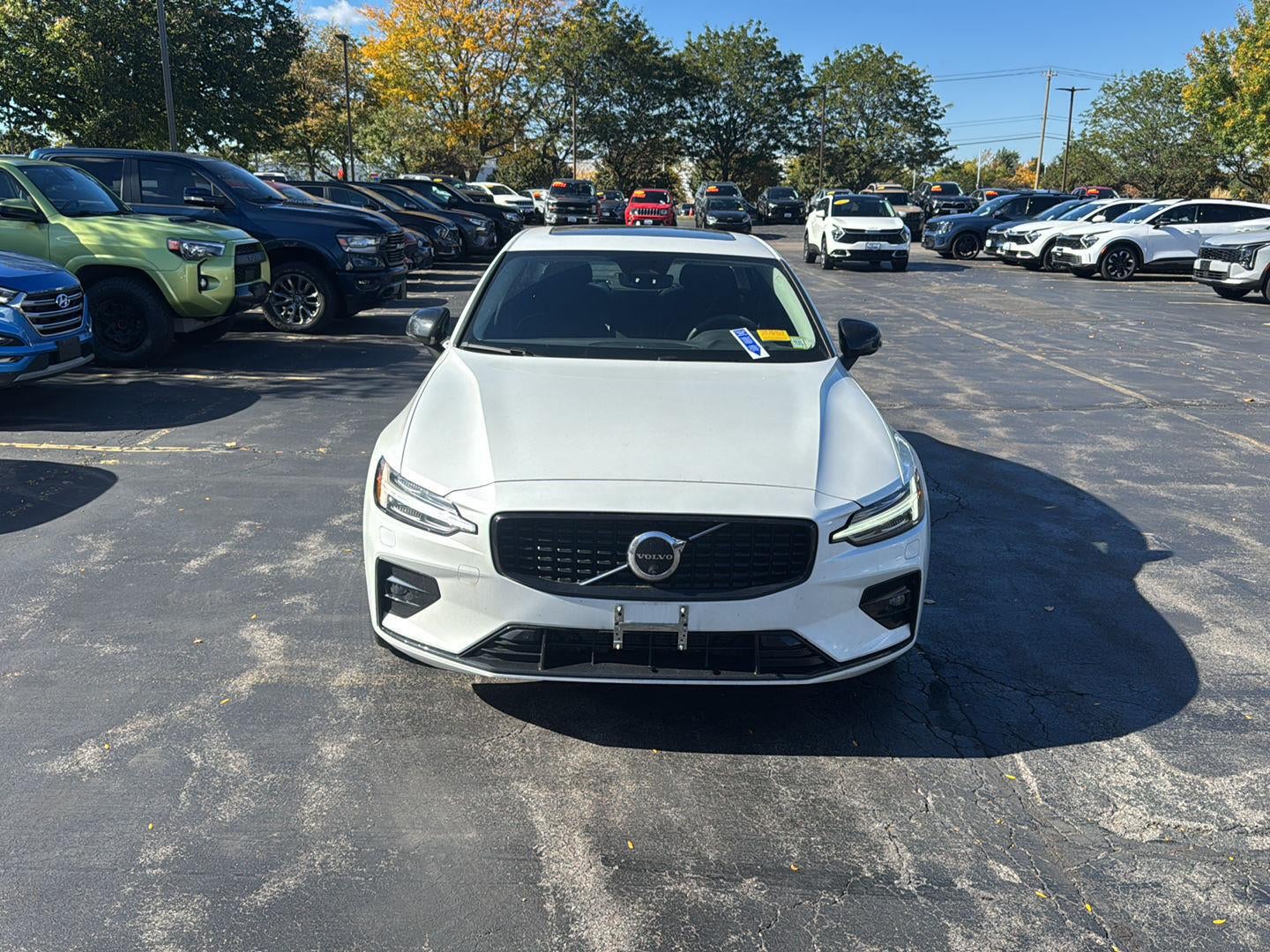 2024 Volvo S60 Plus Dark Theme