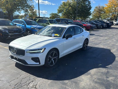 2024 Volvo S60 Plus Dark Theme