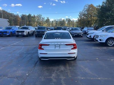 2024 Volvo S60 Plus Dark Theme