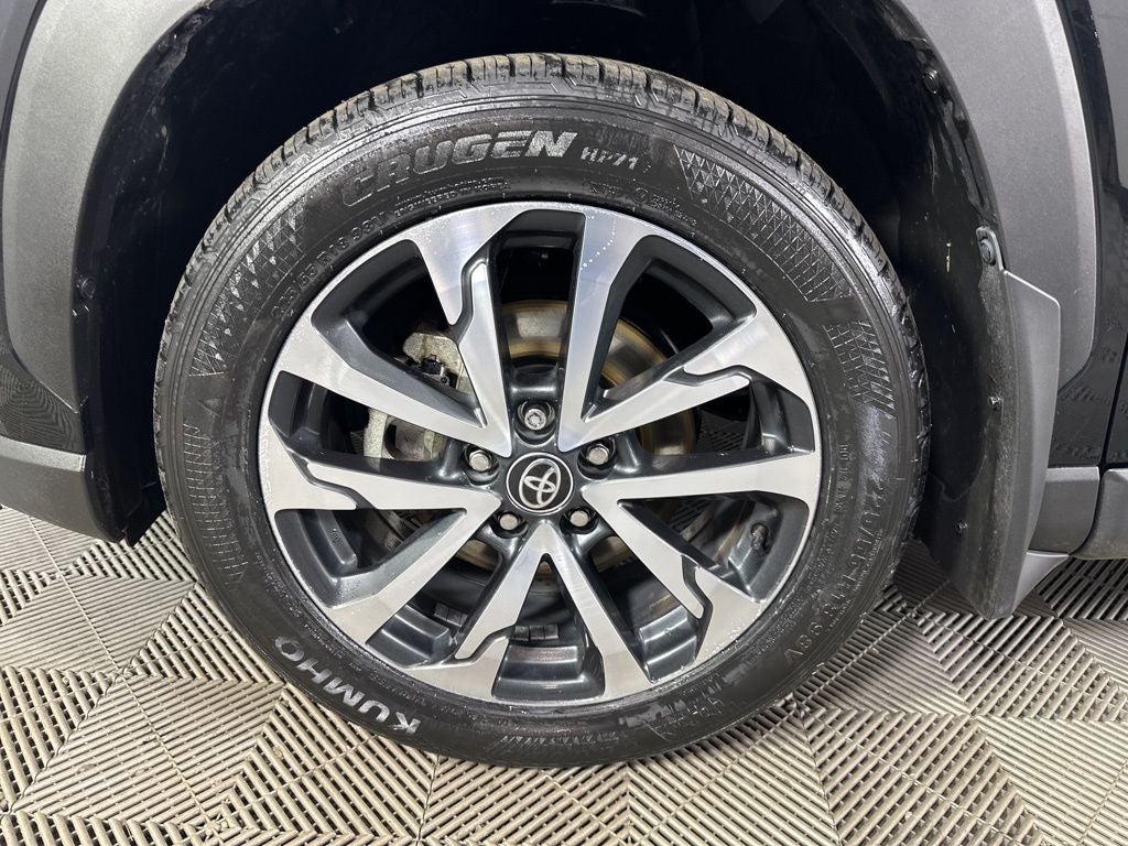 2024 Toyota Corolla Cross XLE