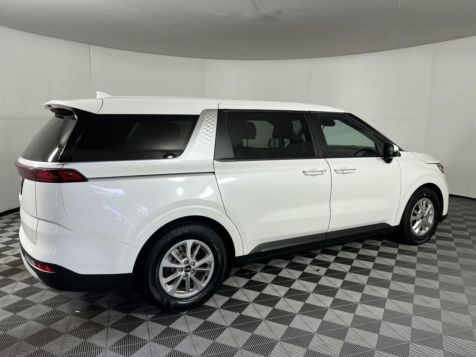2024 Kia Carnival LX