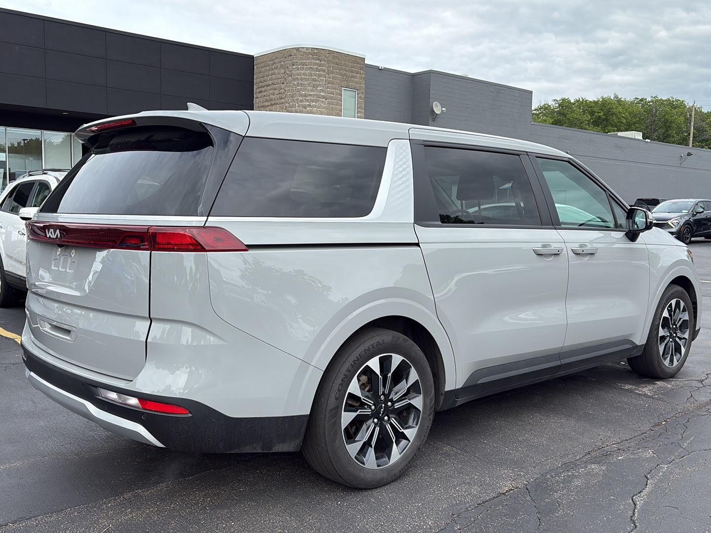 2024 Kia Carnival EX