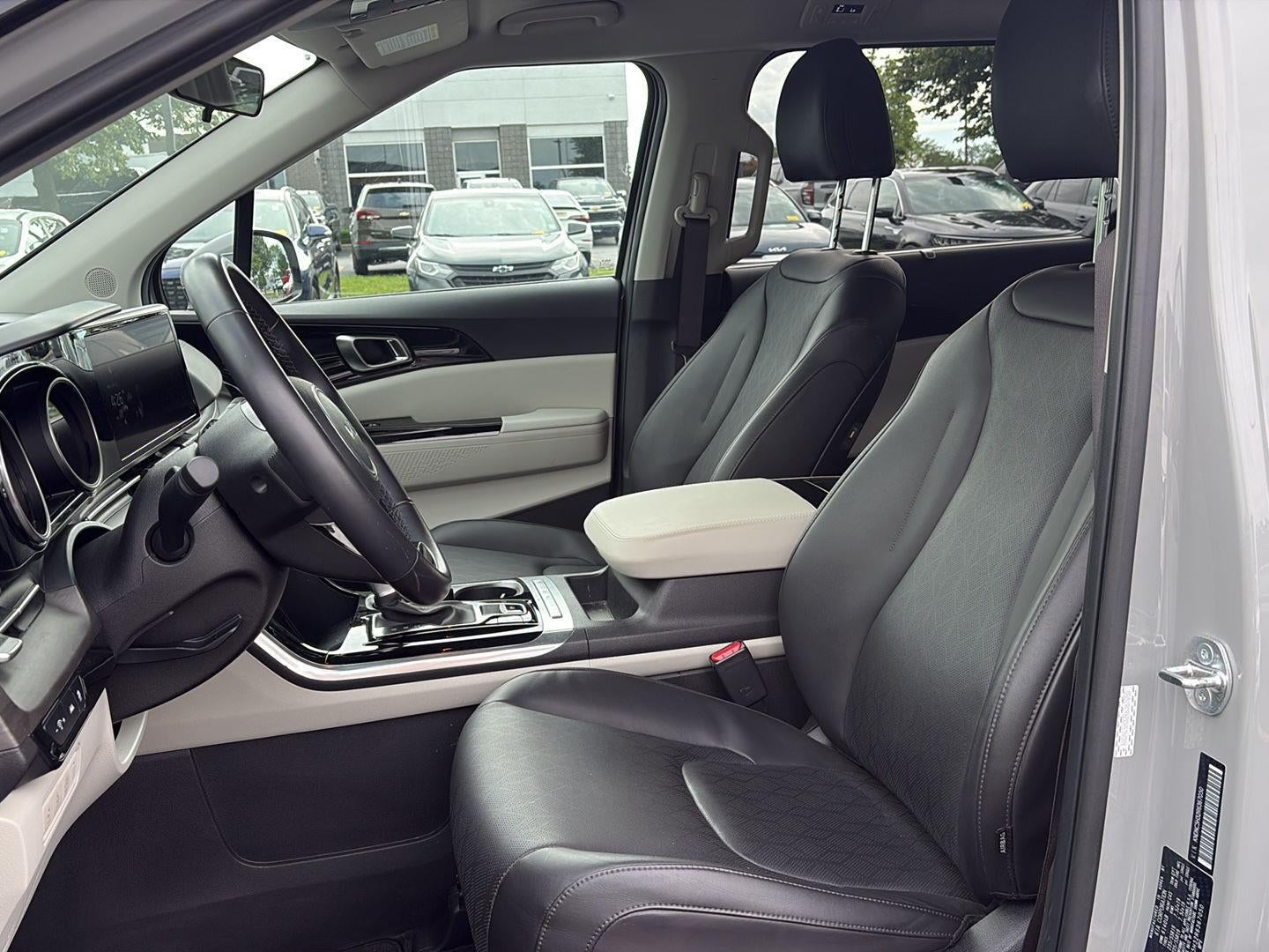 2024 Kia Carnival EX