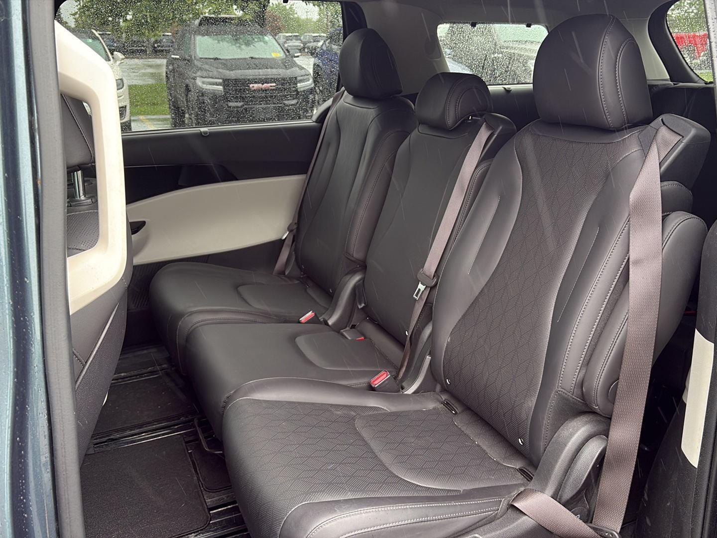 2024 Kia Carnival EX