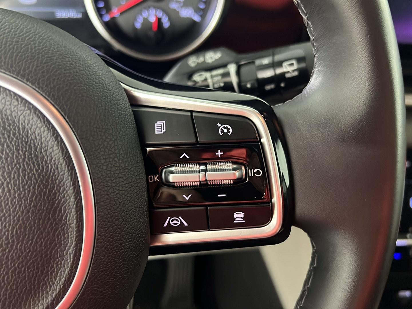 2024 Kia Carnival EX