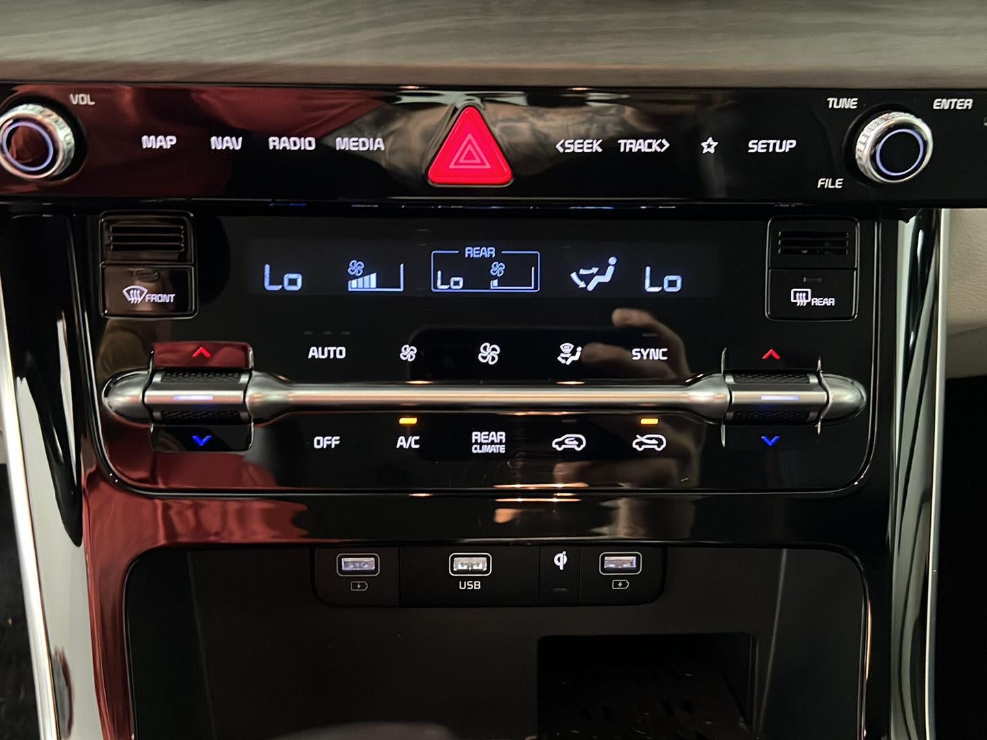 2024 Kia Carnival EX