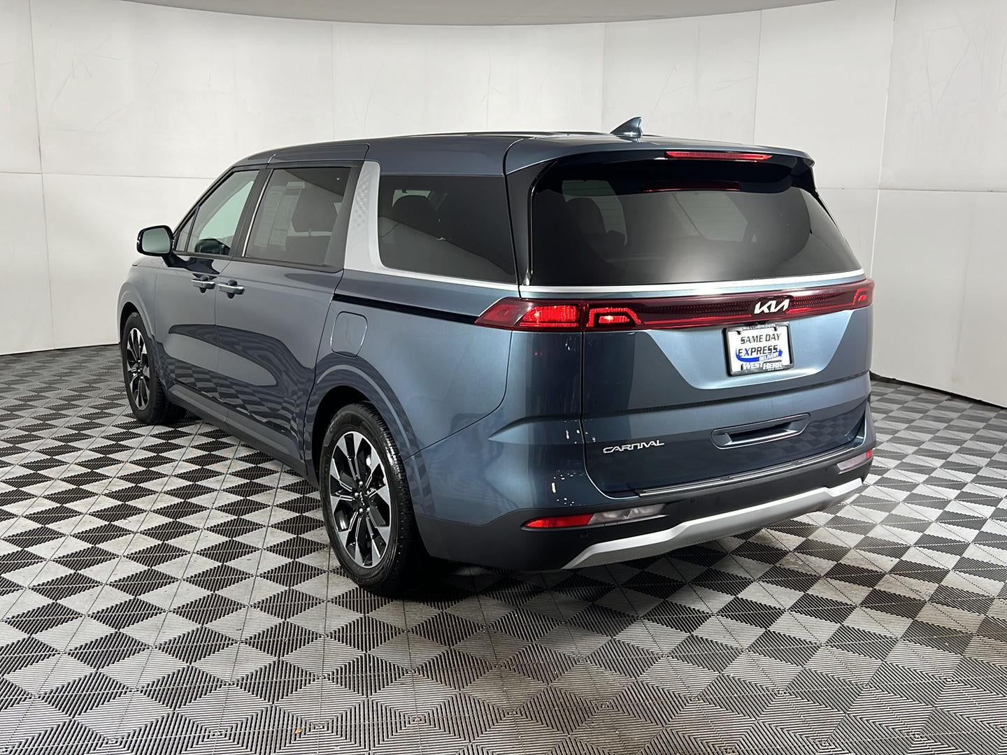 2024 Kia Carnival EX