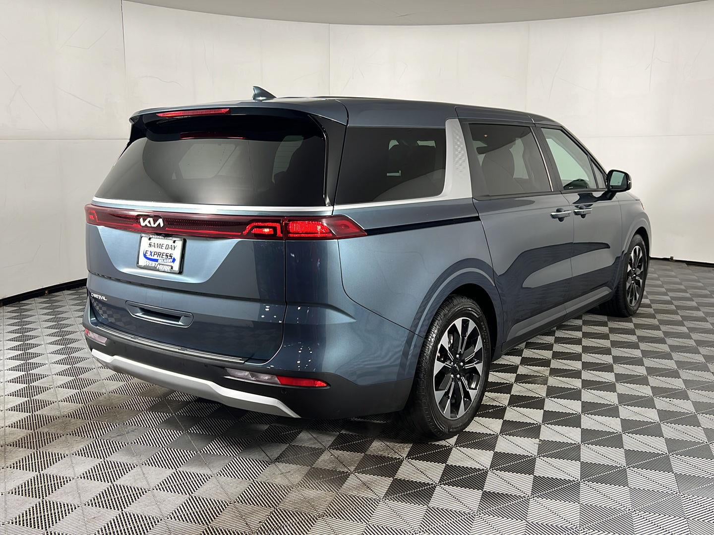 2024 Kia Carnival EX