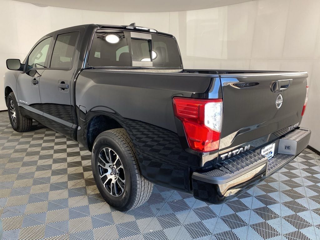 2024 Nissan Titan SV