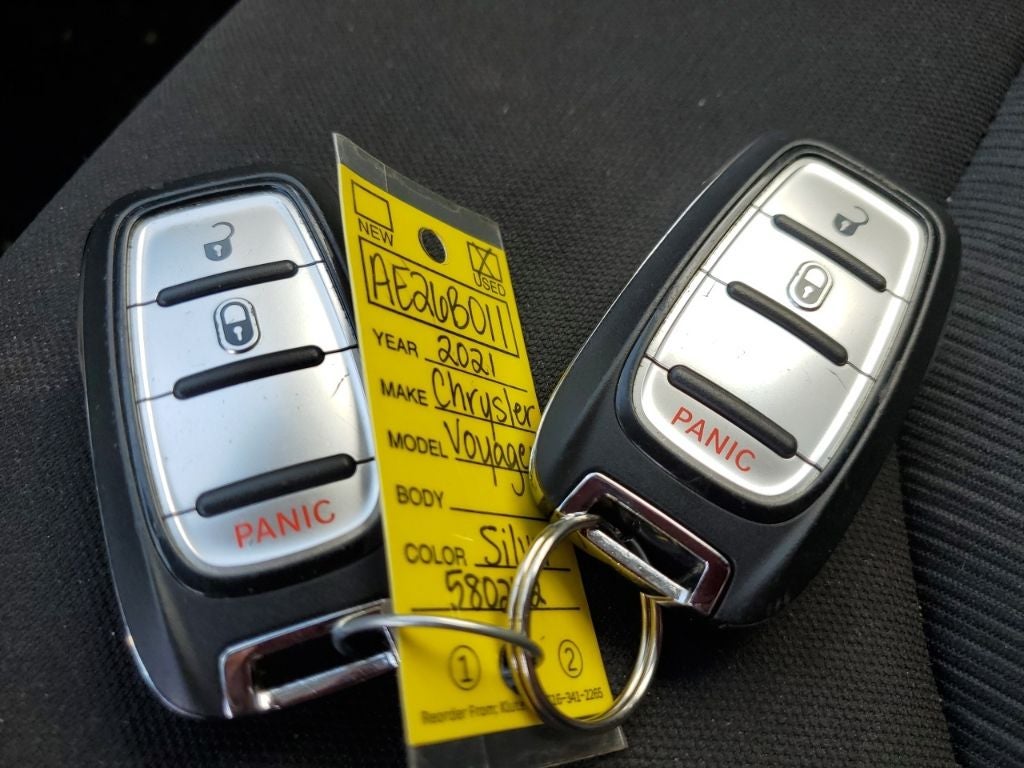 2021 Chrysler Voyager LX