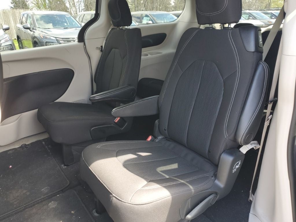 2021 Chrysler Voyager LX