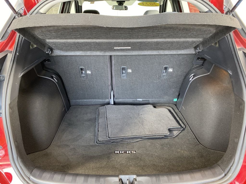 2023 Nissan Kicks SR