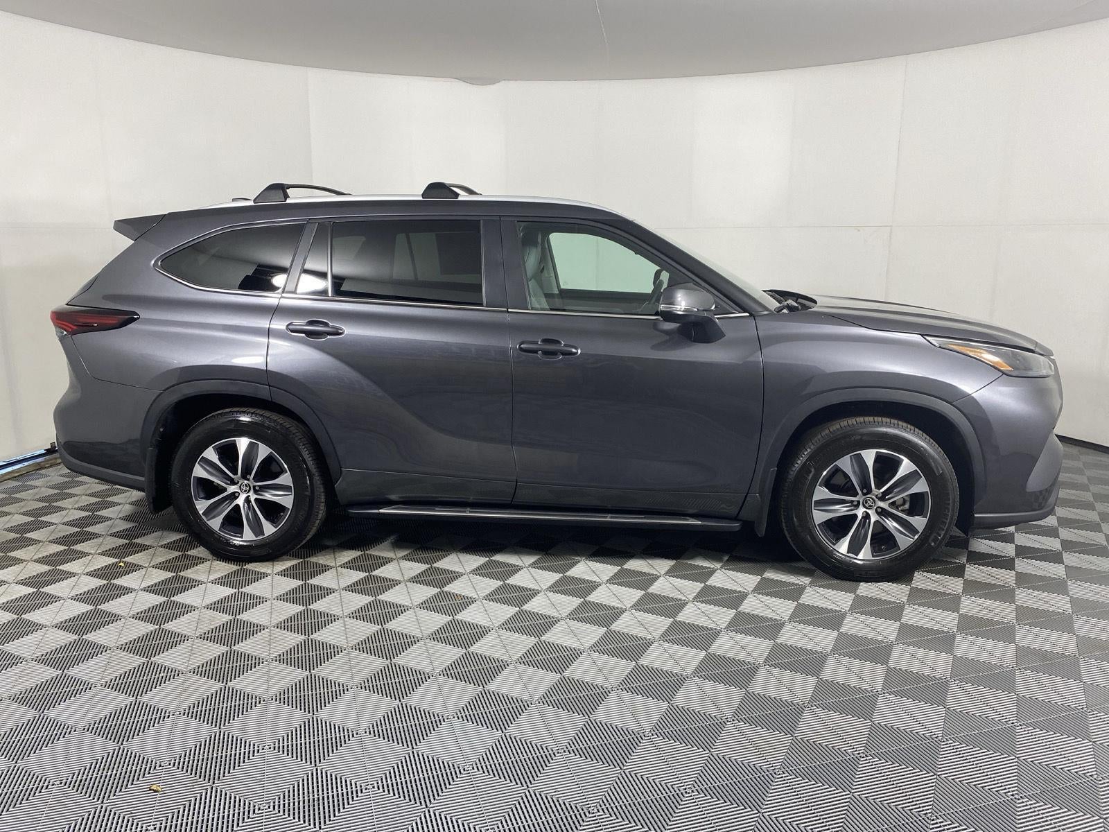2025 Toyota Highlander XLE