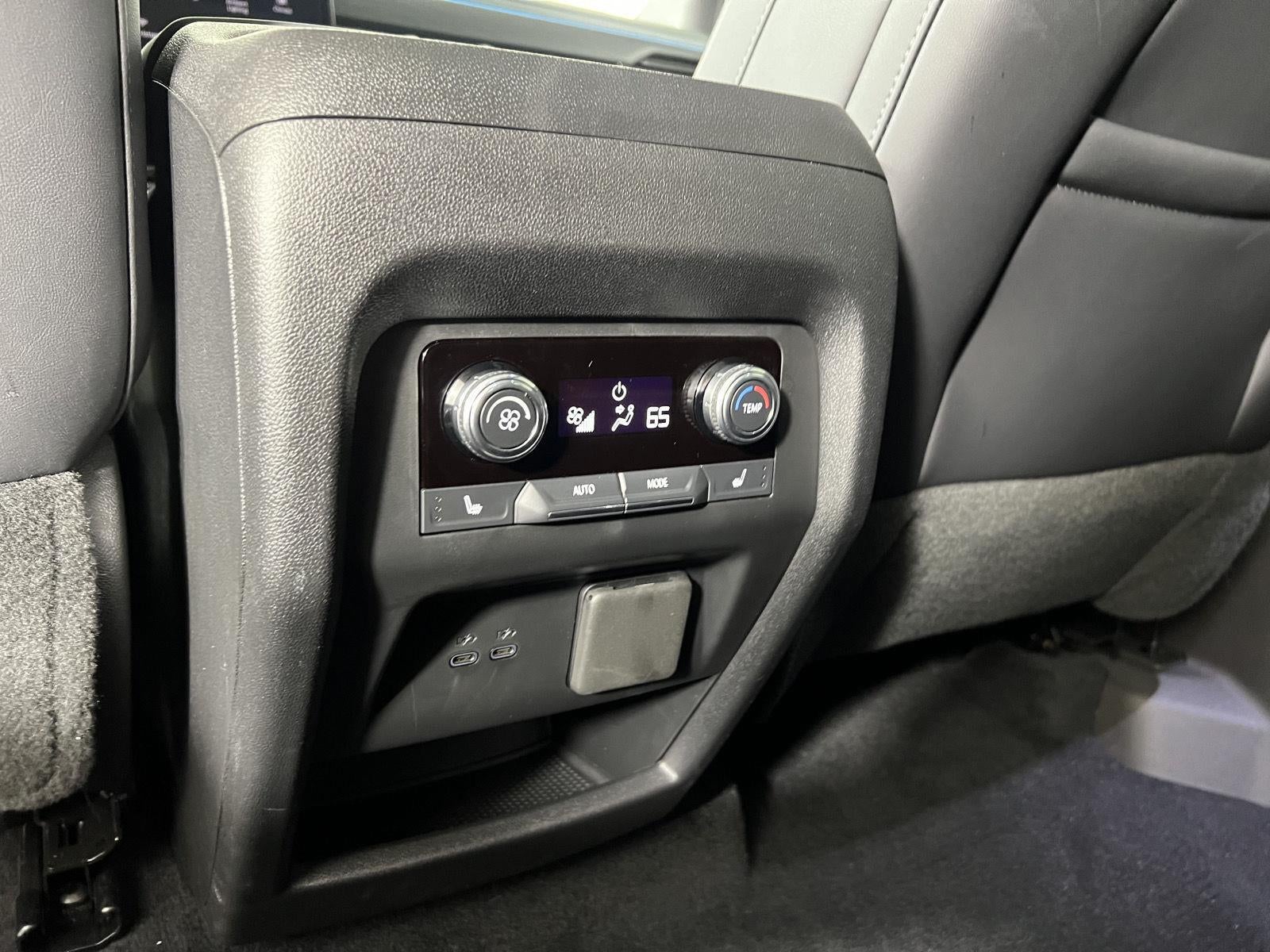 2025 GMC Acadia AWD AT4