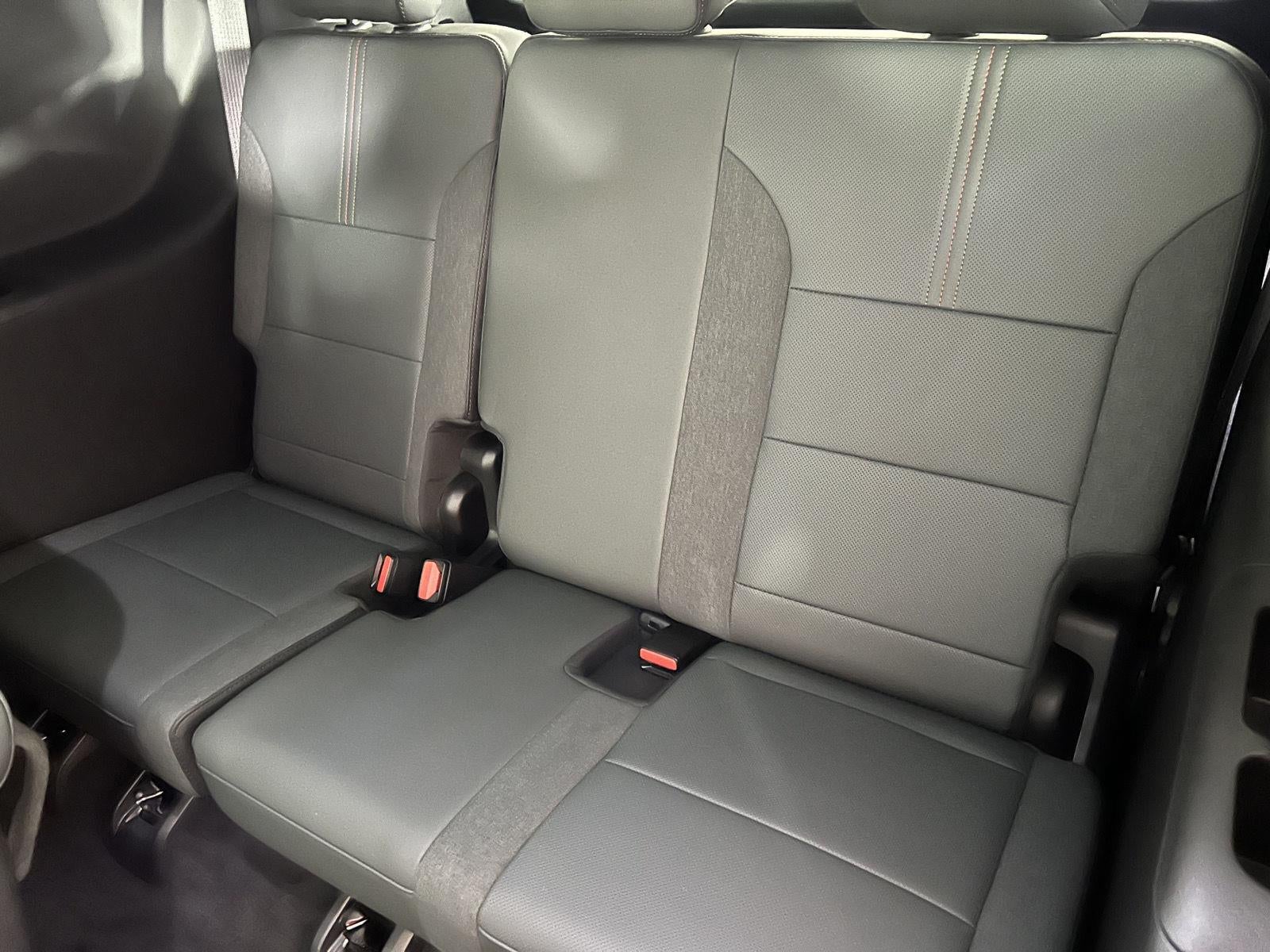 2025 GMC Acadia AWD AT4