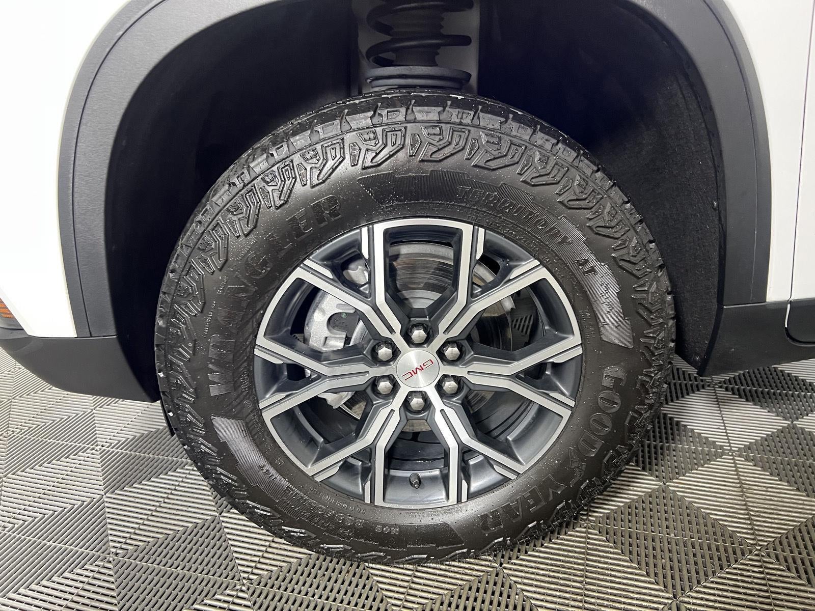 2025 GMC Acadia AWD AT4