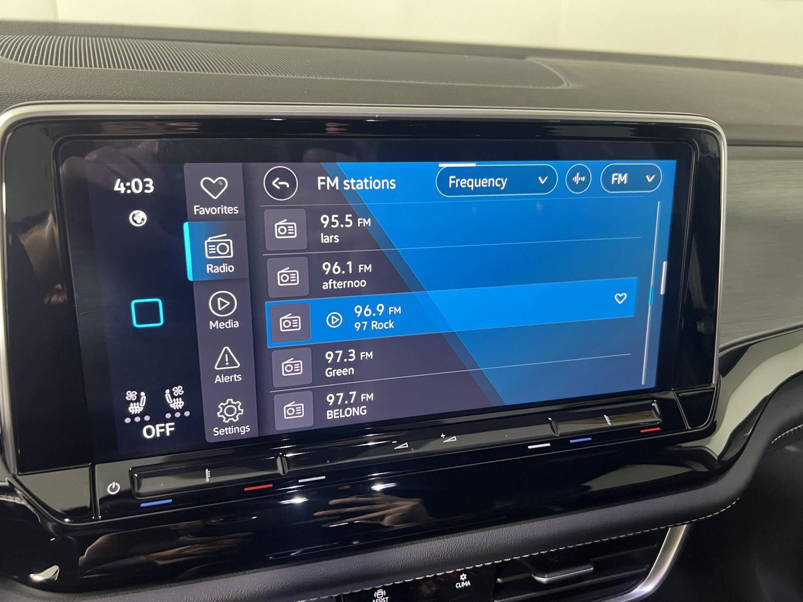 2024 Volkswagen Atlas Cross Sport 2.0T SE w/Technology