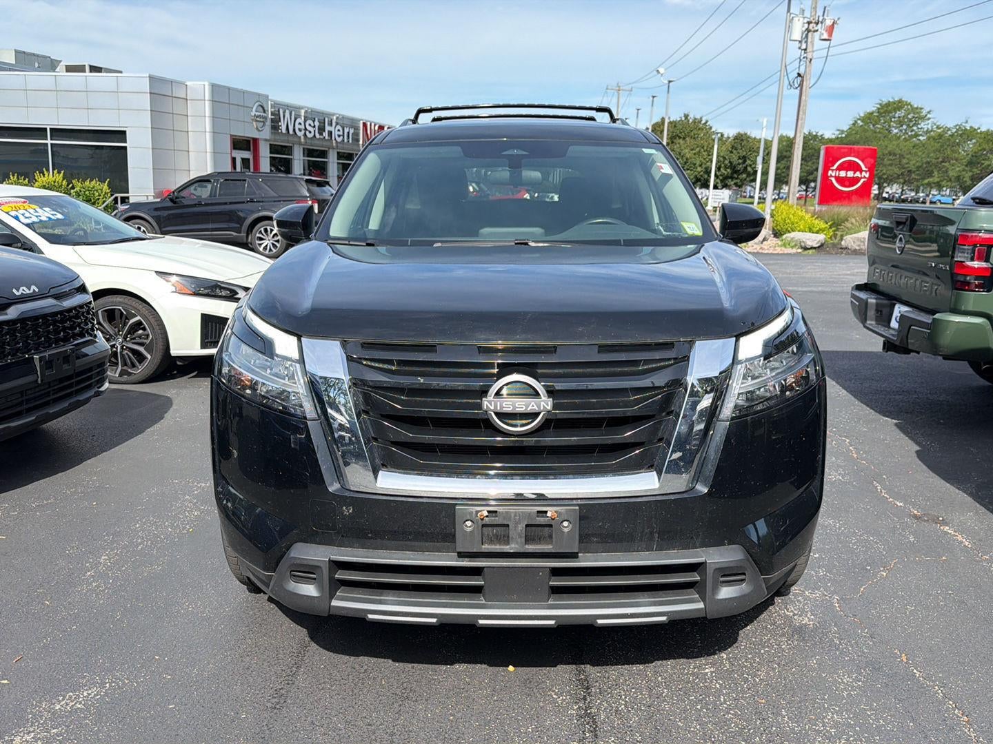 2022 Nissan Pathfinder SV