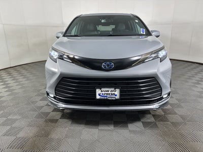 2024 Toyota Sienna Woodland Edition