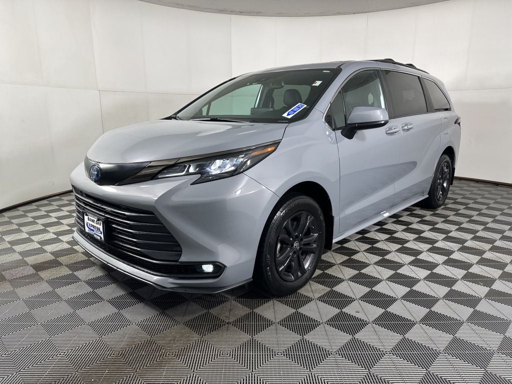 2024 Toyota Sienna Woodland Edition