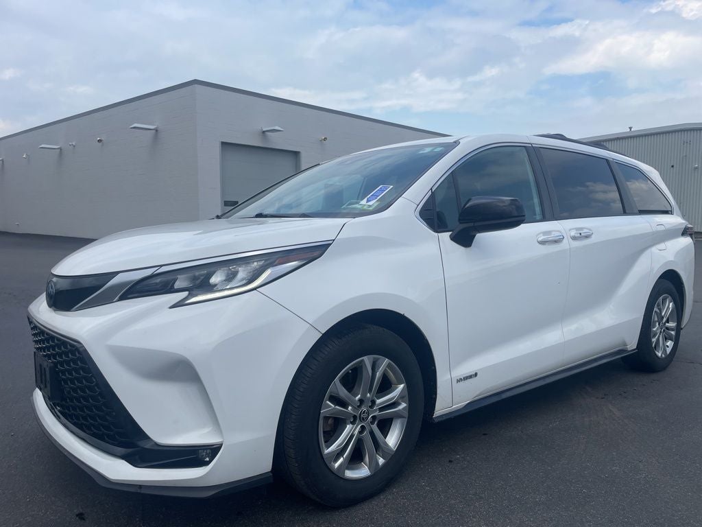 2021 Toyota Sienna XSE 7 Passenger