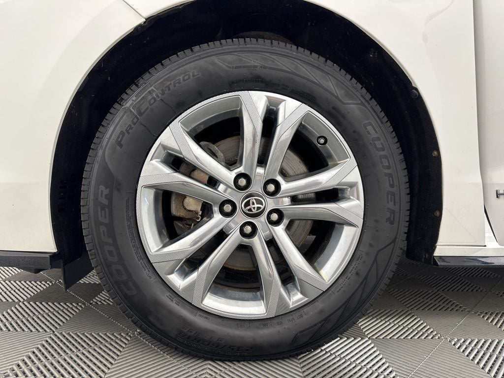 2021 Toyota Sienna XSE 7 Passenger