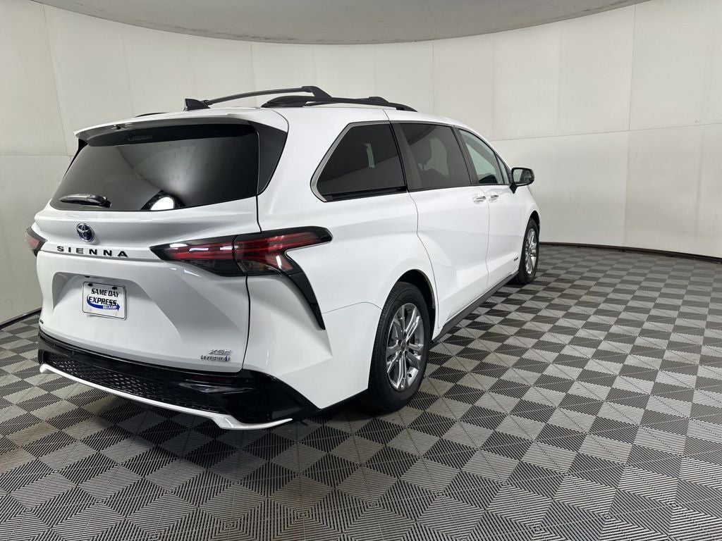 2021 Toyota Sienna XSE 7 Passenger