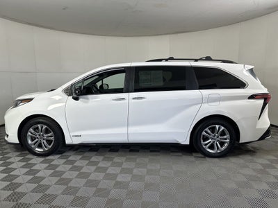 2021 Toyota Sienna XSE 7 Passenger
