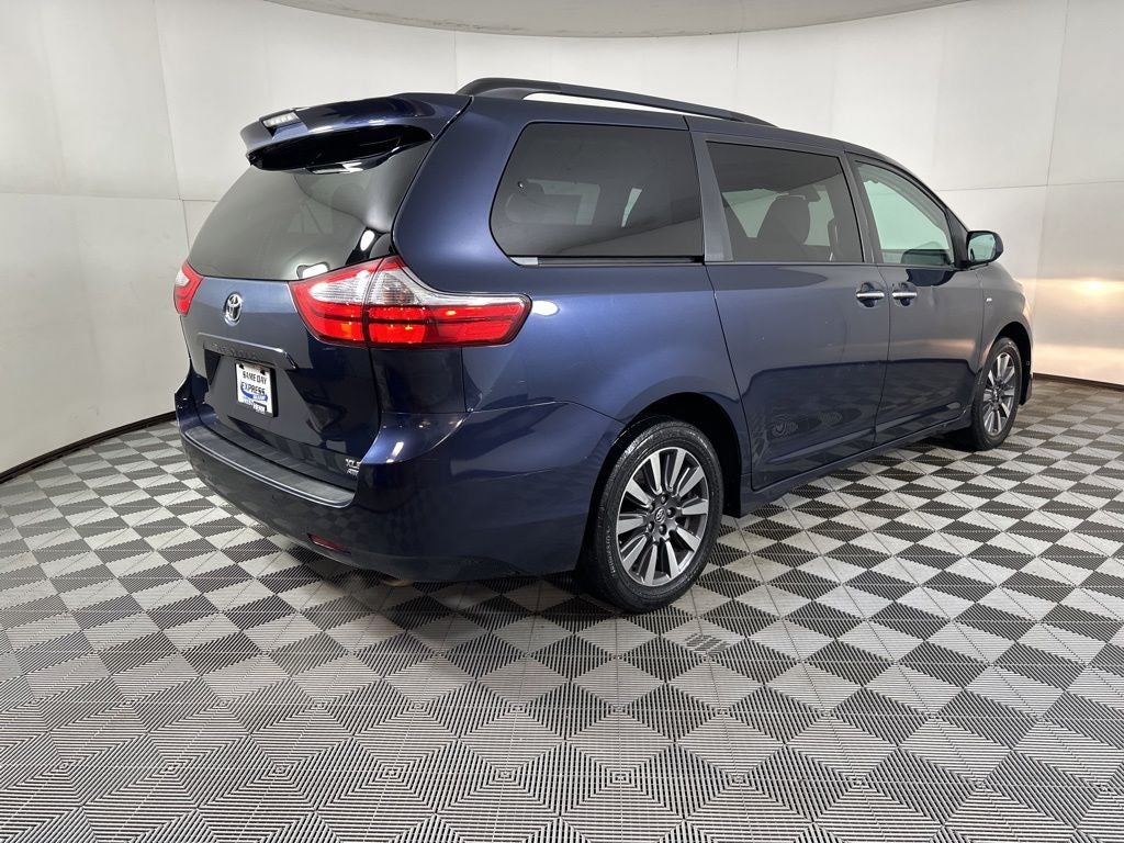 2018 Toyota Sienna XLE 7 Passenger