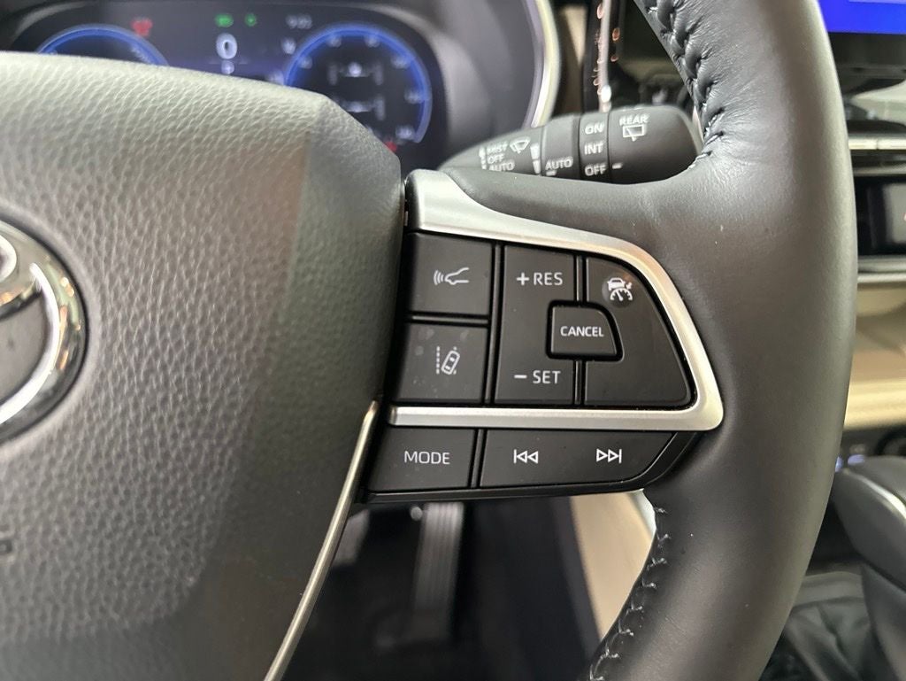 2024 Toyota Highlander Hybrid Platinum