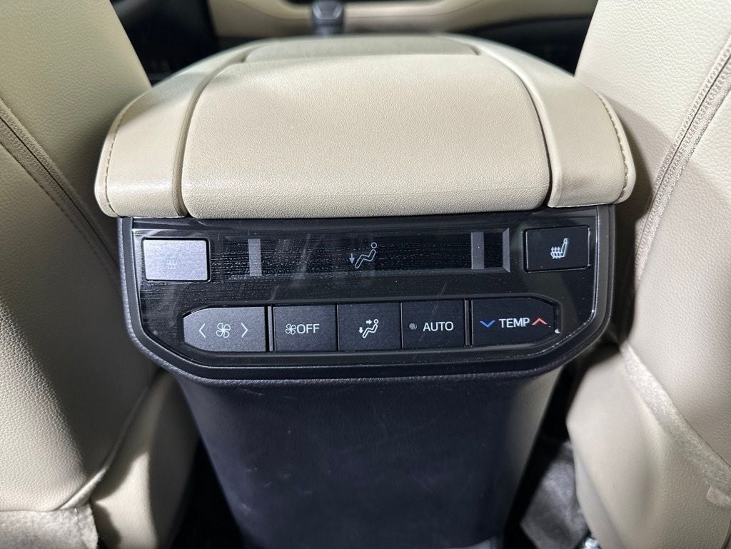 2024 Toyota Highlander Hybrid Platinum