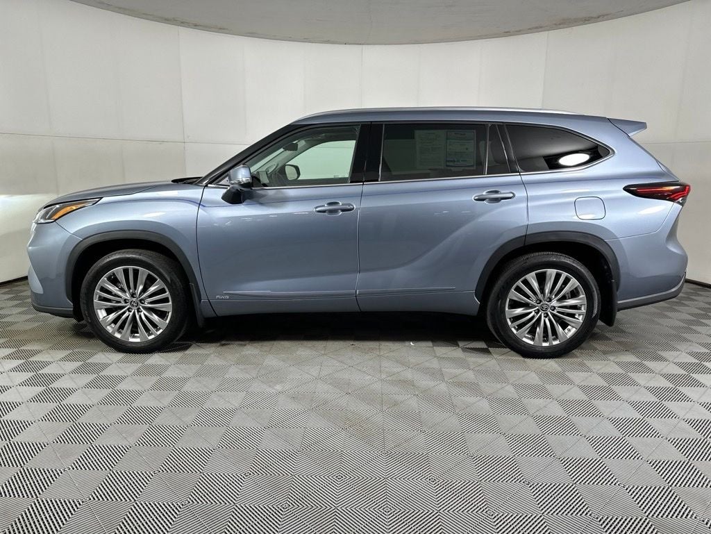 2024 Toyota Highlander Hybrid Platinum