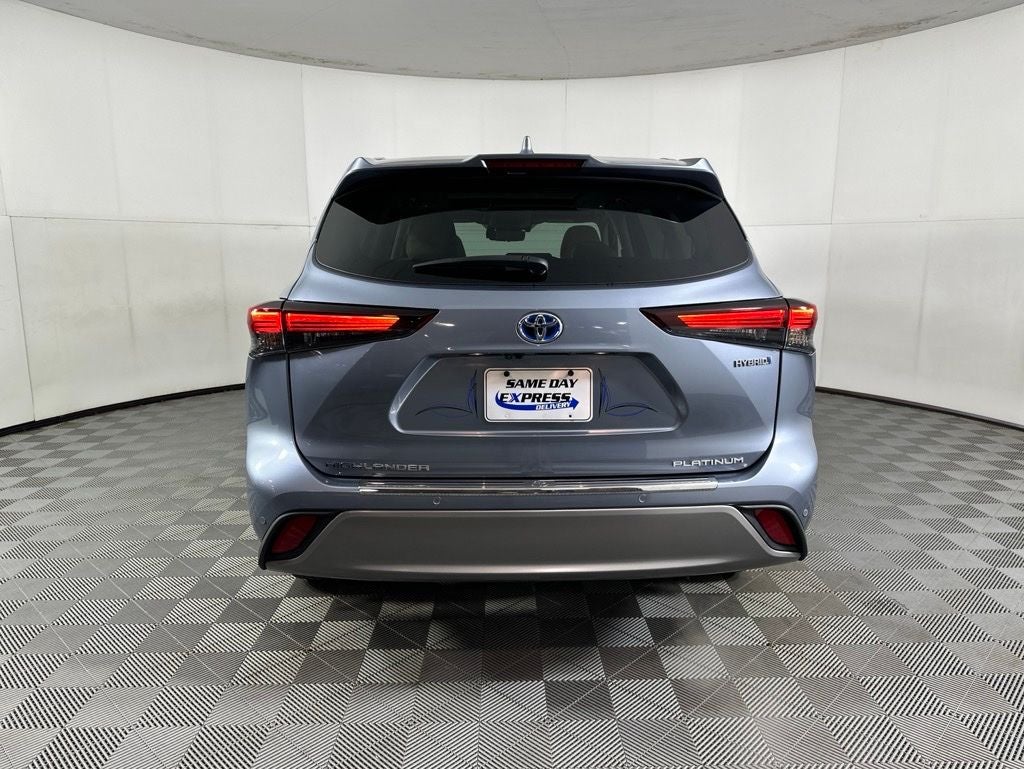 2024 Toyota Highlander Hybrid Platinum