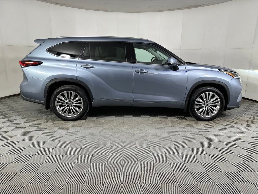 2024 Toyota Highlander Hybrid Platinum