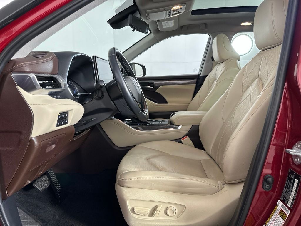 2021 Toyota Highlander Hybrid Platinum