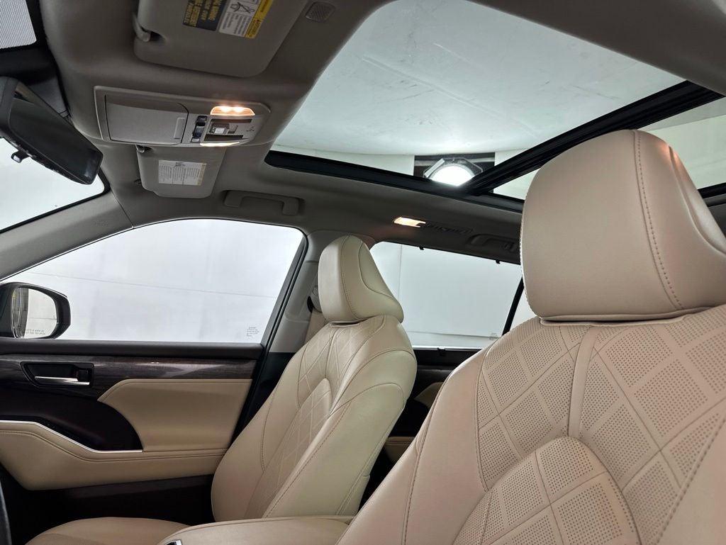 2021 Toyota Highlander Hybrid Platinum
